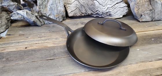 The Vaquero ~ 11.5in skillet with Lid